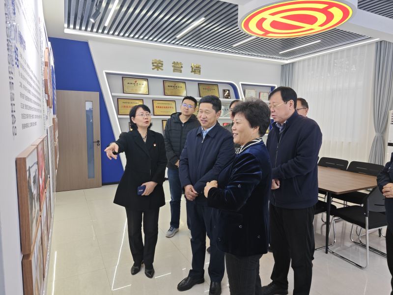 亚洲操比2025年04月19日上午 安阳市人大常委会副主任、市总工会党组书记、主席夏军一行莅临华阳电磁铁参观调研；对公司2023年全国五一劳动奖章获得者汪利娜慰问，并听取劳模工作室相关情况汇报